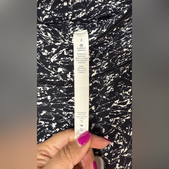 lululemon Lululemon Wunder Under Crop III (21") Size 2 - Picture 3 of 3